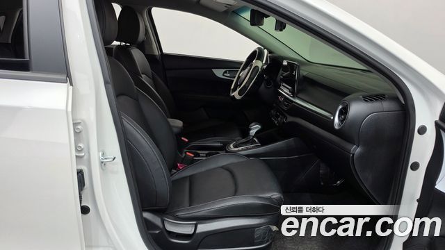 Kia K3 2022 — photo 16