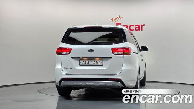 Kia Canival 2017 — photo 4