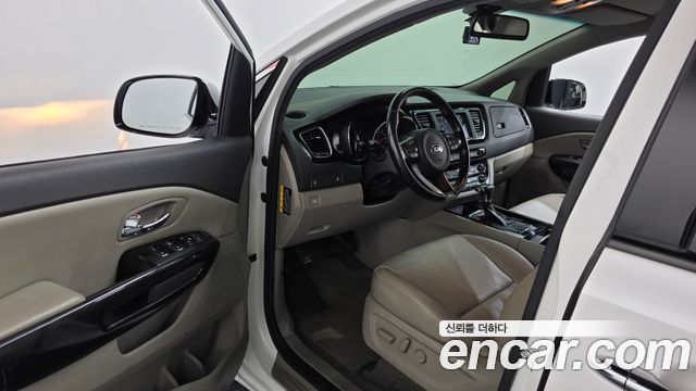 Kia Canival 2017 — photo 13