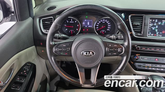 Kia Canival 2017 — photo 19