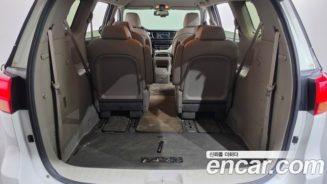 Kia Canival 2017 — photo 25