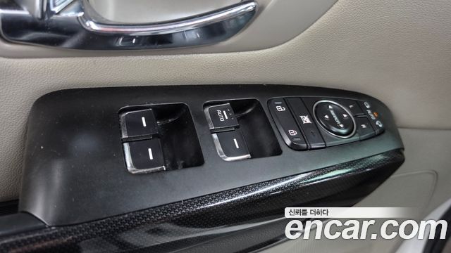 Kia Canival 2017 — photo 32