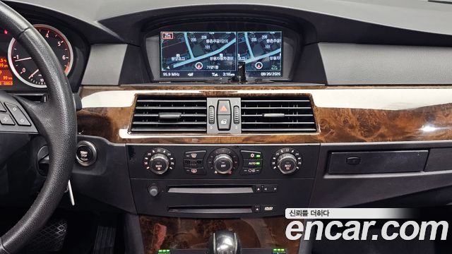 BMW 5-Series 2006 — photo 16