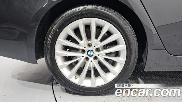 BMW 5-Series 2018 — photo 5