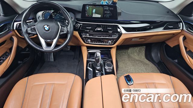 BMW 5-Series 2018 — photo 10
