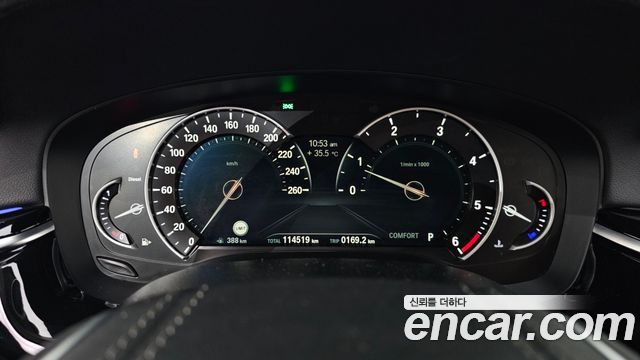 BMW 5-Series 2018 — photo 11