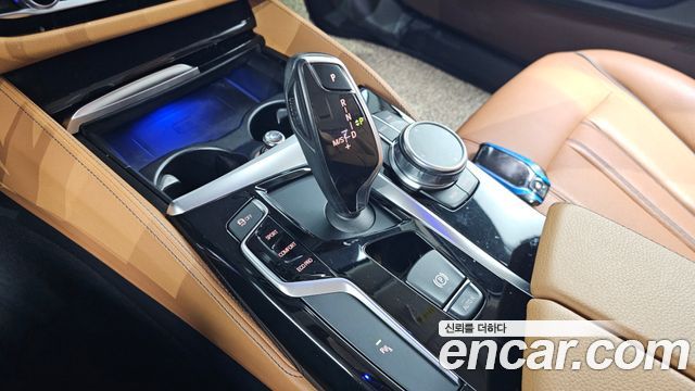BMW 5-Series 2018 — photo 12