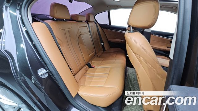 BMW 5-Series 2018 — photo 17