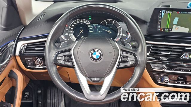 BMW 5-Series 2018 — photo 19