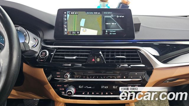 BMW 5-Series 2018 — photo 20