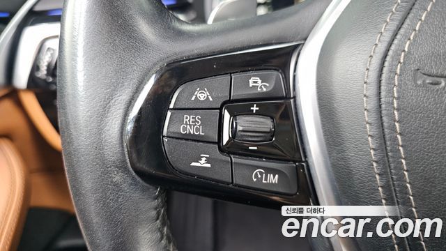 BMW 5-Series 2018 — photo 25