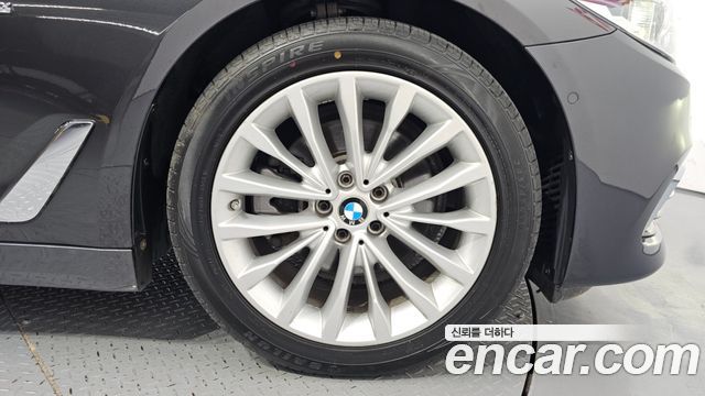 BMW 5-Series 2018 — photo 7
