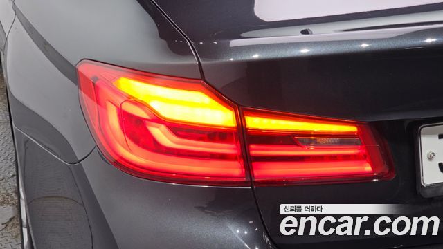 BMW 5-Series 2018 — photo 9