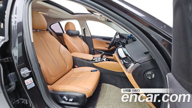BMW 5-Series 2018 — photo 16