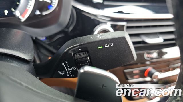BMW 5-Series 2018 — photo 30