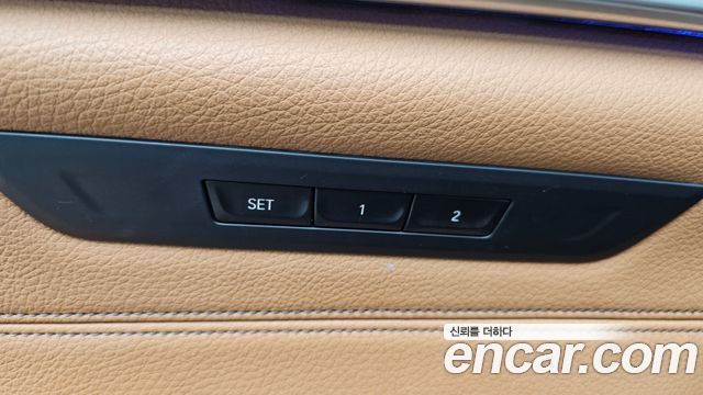 BMW 5-Series 2018 — photo 32