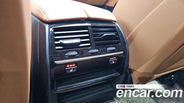 BMW 5-Series 2018 — photo 33
