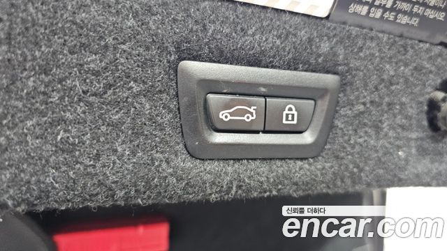 BMW 5-Series 2018 — photo 35