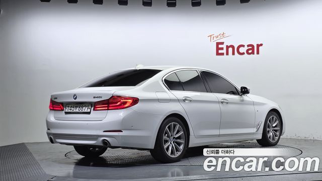 BMW 5-Series 2018 — photo 2