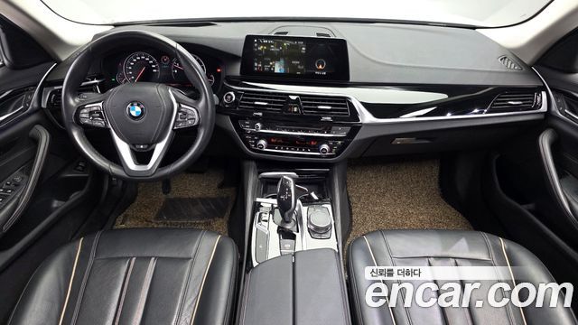 BMW 5-Series 2018 — photo 10