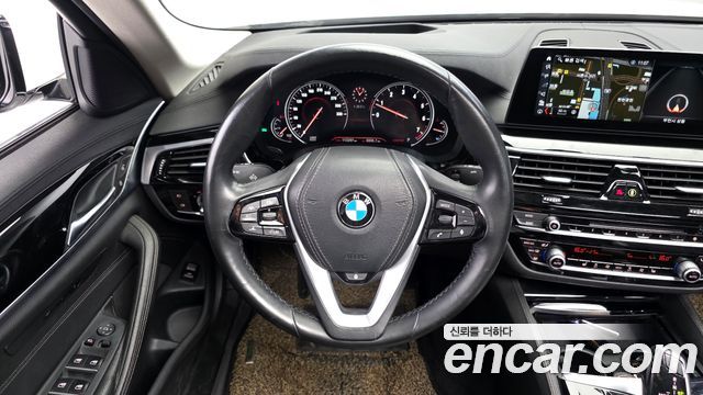 BMW 5-Series 2018 — photo 19