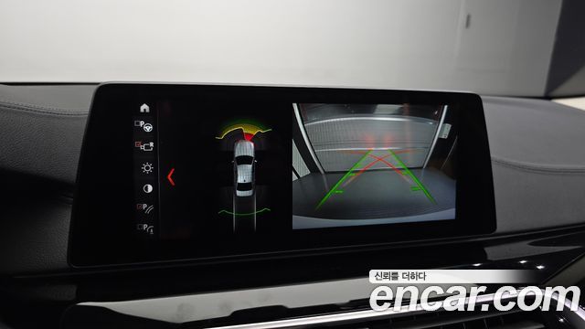 BMW 5-Series 2018 — photo 21