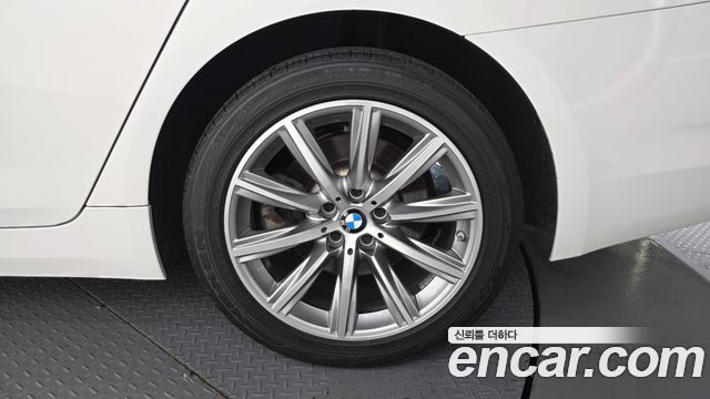 BMW 5-Series 2018 — photo 7