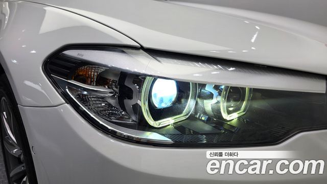 BMW 5-Series 2018 — photo 8