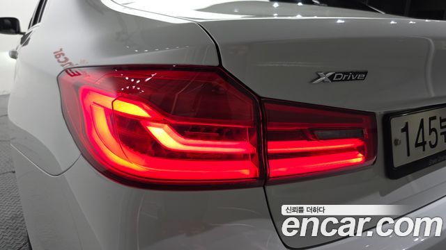 BMW 5-Series 2018 — photo 9