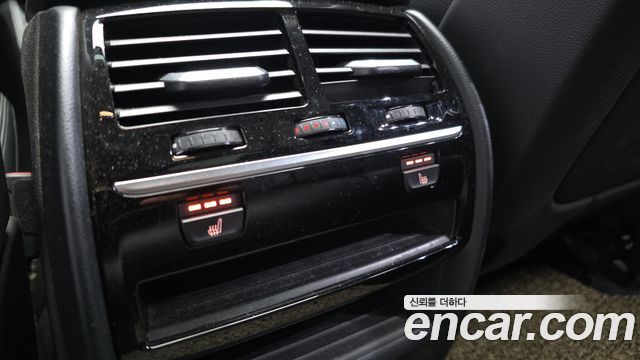 BMW 5-Series 2018 — photo 28