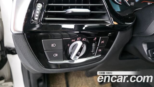 BMW 5-Series 2018 — photo 35