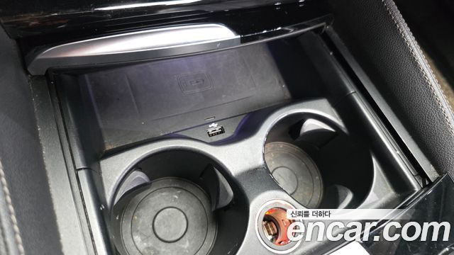 BMW 5-Series 2018 — photo 36