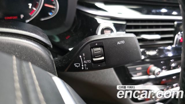 BMW 5-Series 2018 — photo 38