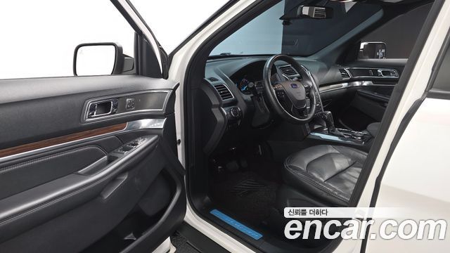 Ford Explorer 2019 — photo 13