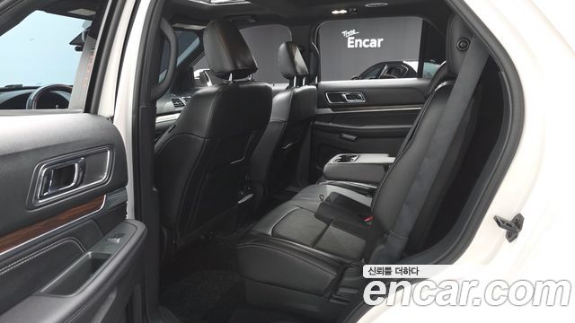 Ford Explorer 2019 — photo 17