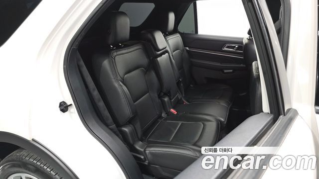 Ford Explorer 2019 — photo 18