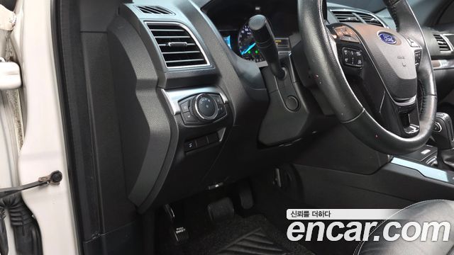 Ford Explorer 2019 — photo 19