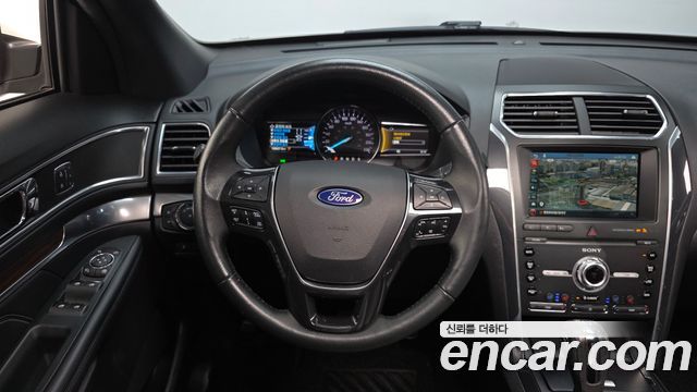 Ford Explorer 2019 — photo 20