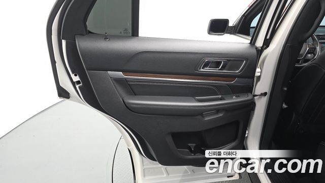 Ford Explorer 2019 — photo 15