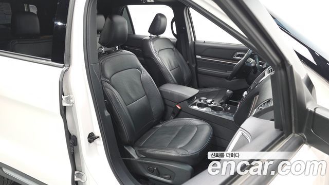 Ford Explorer 2019 — photo 16