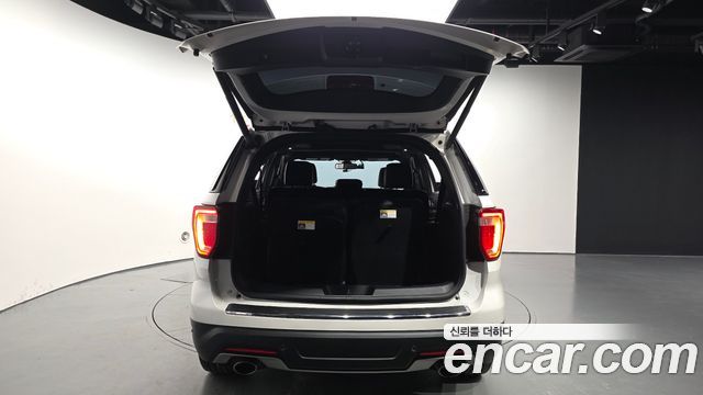 Ford Explorer 2019 — photo 30