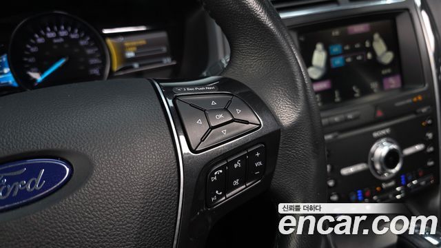 Ford Explorer 2019 — photo 31