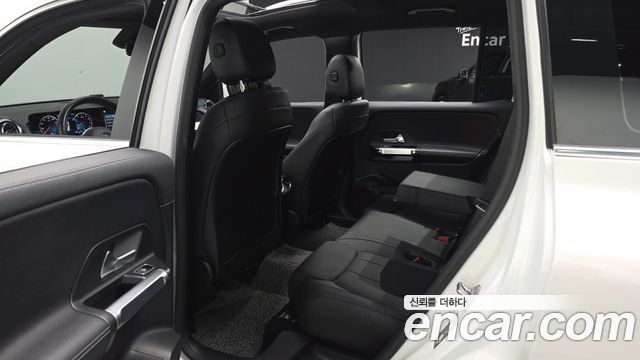 Mercedes-Benz GLB-Class 2021 — photo 17