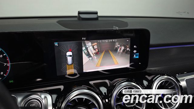 Mercedes-Benz GLB-Class 2021 — photo 22