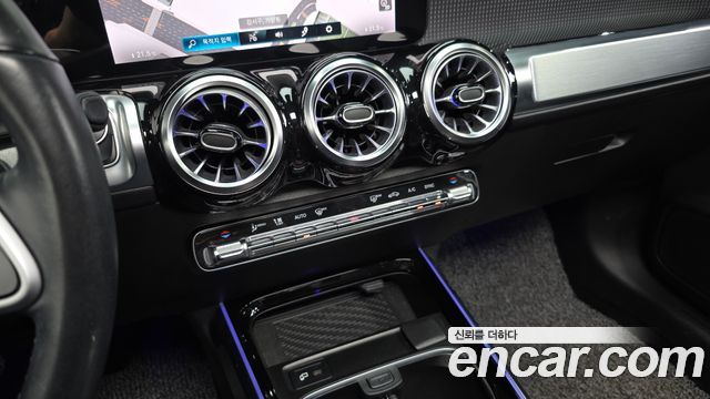 Mercedes-Benz GLB-Class 2021 — photo 23