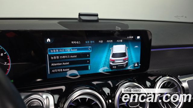 Mercedes-Benz GLB-Class 2021 — photo 24