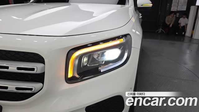 Mercedes-Benz GLB-Class 2021 — photo 8