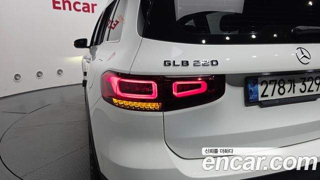 Mercedes-Benz GLB-Class 2021 — photo 9