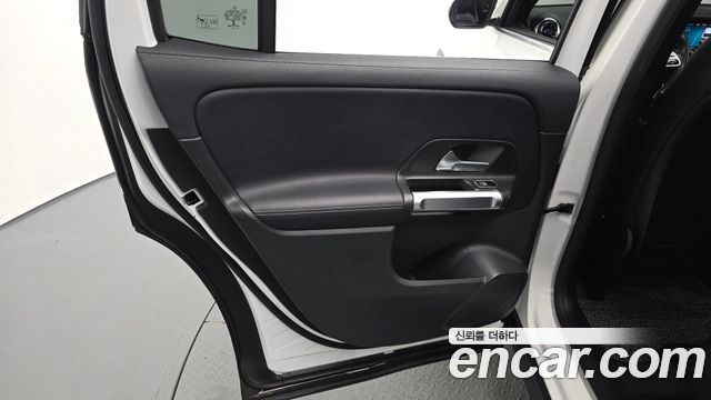 Mercedes-Benz GLB-Class 2021 — photo 15