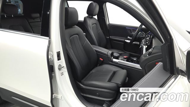 Mercedes-Benz GLB-Class 2021 — photo 16